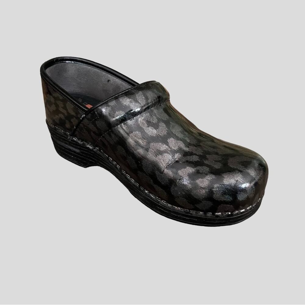 Dansko Pro XP Clogs Size 38 Holographic Leopard Black Professional Comfort Shoes